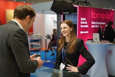 Besucher am unseren Stand bei DKOU2026